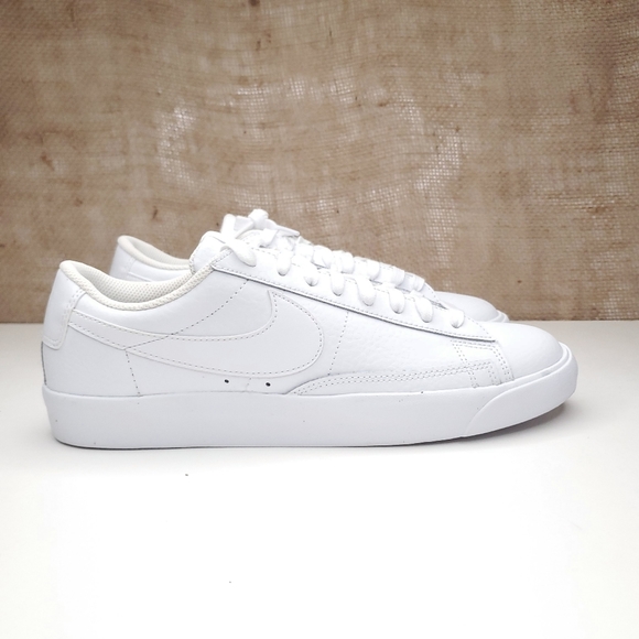 Nike Blazer Low LE  Unisex Sneaker - Picture 2 of 9